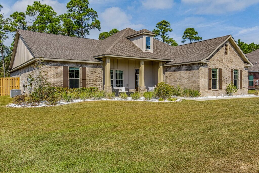 1385 Lombardy Dr in Gulf Breeze, FL - Building Photo