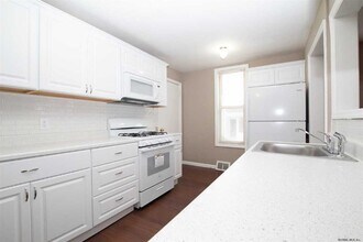 32 Walnut St in Gloversville, NY - Building Photo - Building Photo