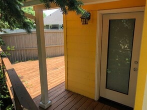 924 S 9th St in Harrisburg, OR - Building Photo - Building Photo