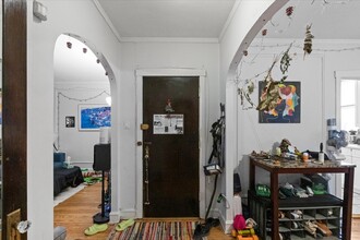6426 N Newgard Ave, Unit 1E in Chicago, IL - Building Photo - Building Photo