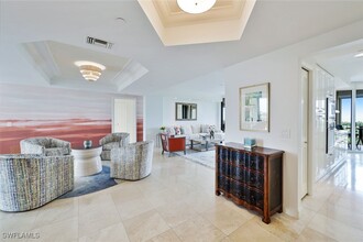 6597 Nicholas Blvd in Naples, FL - Foto de edificio - Building Photo