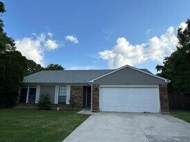 927 S Riverside Dr in Grapevine, TX - Building Photo