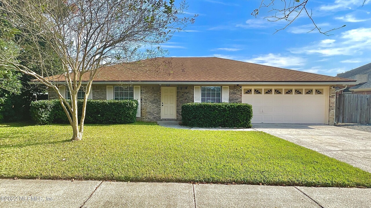 1015 Wilderland Dr in Jacksonville, FL - Building Photo