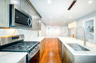 25 Firth Rd, Unit 2 in Boston, MA - Foto de edificio - Building Photo