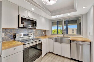 5540 Tamberlane Cir in Palm Beach Gardens, FL - Building Photo - Building Photo
