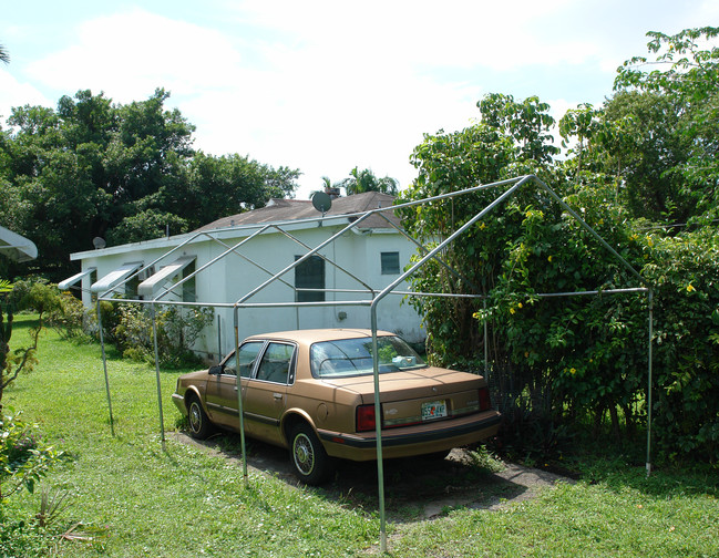 600 NW 90th St in Miami, FL - Building Photo - Building Photo