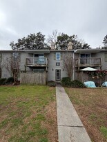 1402 Camp Rd in Charleston, SC - Building Photo