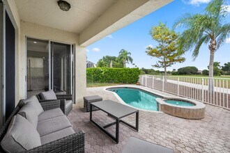 2104 Country Golf Dr in Wellington, FL - Building Photo - Building Photo