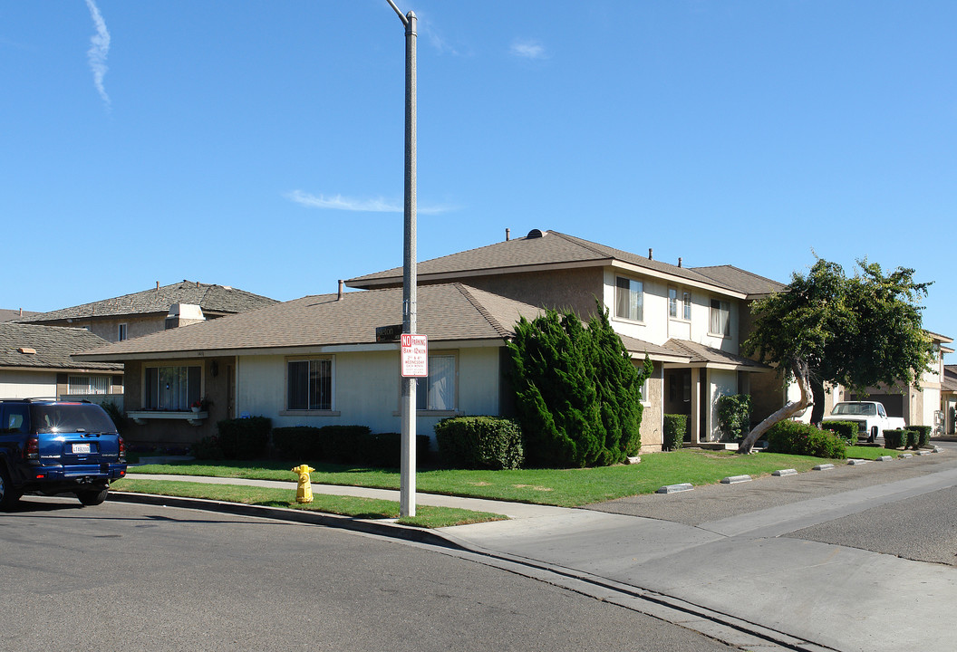 1410 W Isleton St in Oxnard, CA - Building Photo