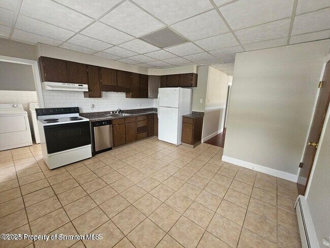 16 Swallow St in Pittston, PA - Building Photo - Building Photo