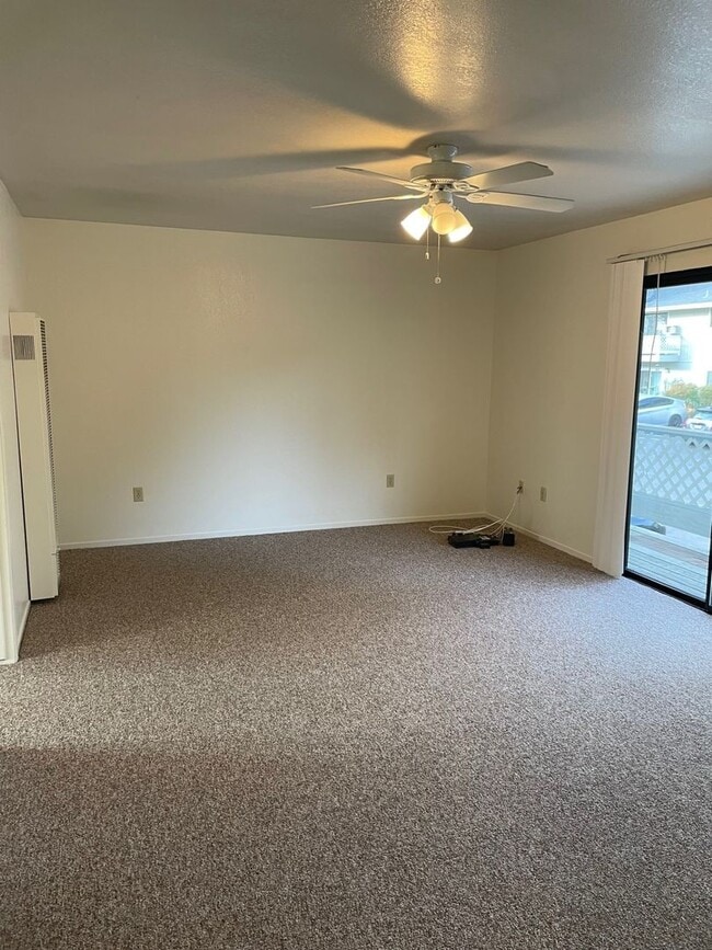 5550 Traffic Way in Atascadero, CA - Building Photo - Building Photo