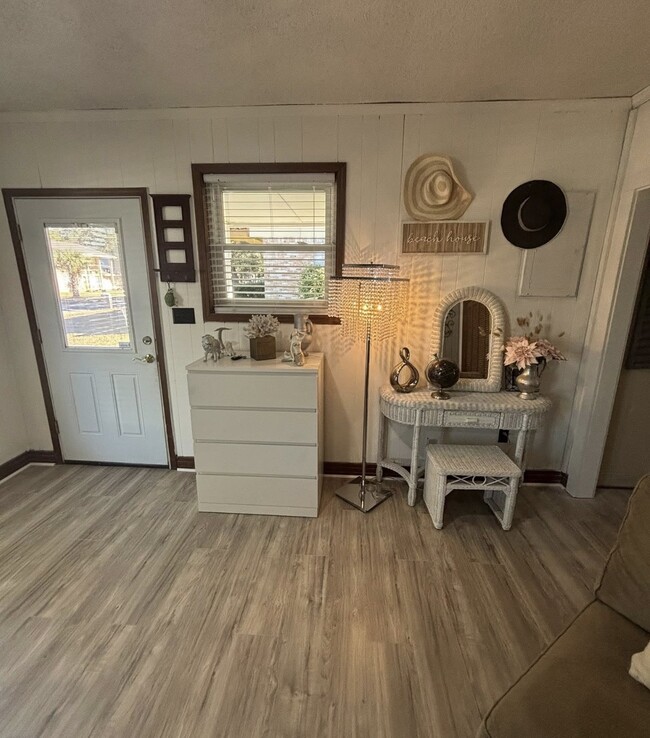 6873 Foxchase Cir in Pensacola, FL - Foto de edificio - Building Photo