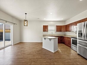 564 N Harrison in Kennewick, WA - Building Photo - Building Photo
