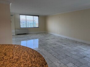 11801 Rockville Pike, Unit 1412 in North Bethesda, MD - Foto de edificio - Building Photo