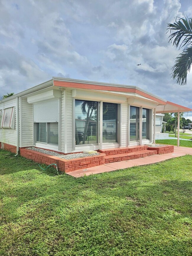 2260 SW 85th Way in Davie, FL - Building Photo - Building Photo