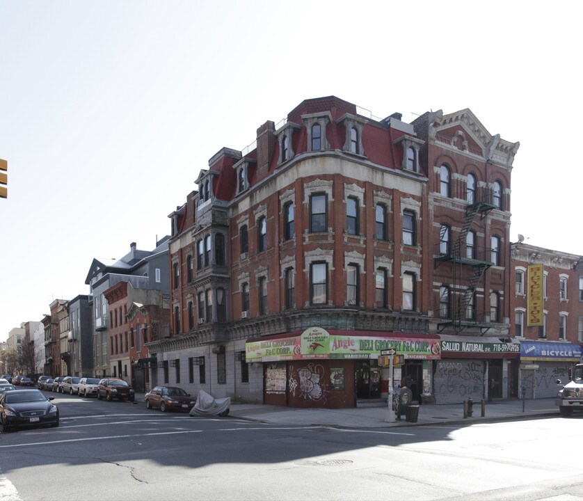 182 Graham Ave in Brooklyn, NY - Building Photo