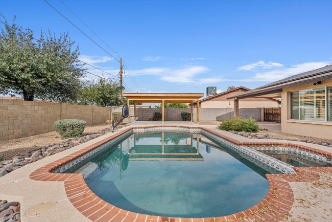 9632 N 58th Ln, Unit Suite in Glendale, AZ - Foto de edificio - Building Photo