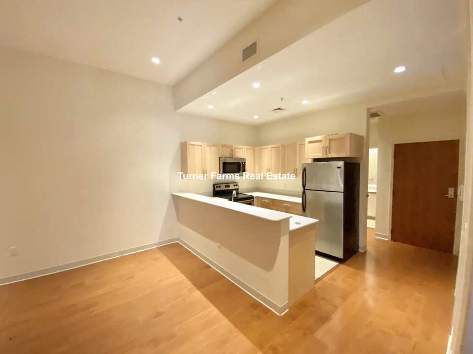 523 Washington St, Unit 401 in Boston, MA - Building Photo