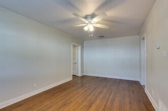 422 E Worth St in Grapevine, TX - Building Photo - Building Photo