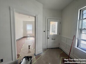 14 Quint Ave in Boston, MA - Building Photo - Building Photo