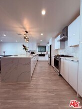 16047 Bryant St in Los Angeles, CA - Building Photo - Building Photo