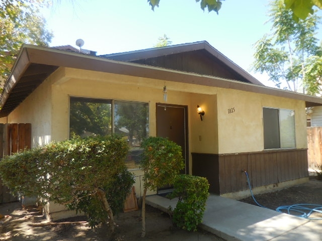 1825 3rd St in Bakersfield, CA - Foto de edificio - Building Photo