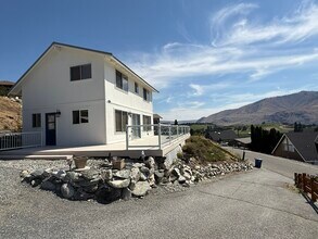 102 Monte Carlo Dr in Chelan, WA - Building Photo - Building Photo