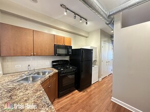 674 N Orleans St, Unit G08C in Chicago, IL - Building Photo - Building Photo