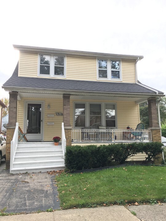 1319 Maryland St, Unit 2 in Grosse Pointe Park, MI - Building Photo