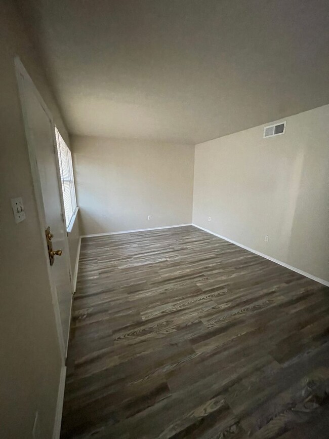 property at 613 W Calle Sur St