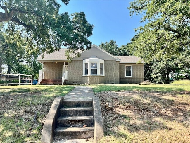 701 W Sycamore St in Denton, TX - Foto de edificio - Building Photo