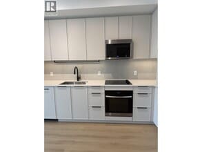 3075 Murray St in Port Moody, BC - Building Photo - Building Photo