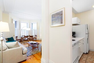 387 Commonwealth Ave, Unit 2 in Boston, MA - Foto de edificio - Building Photo