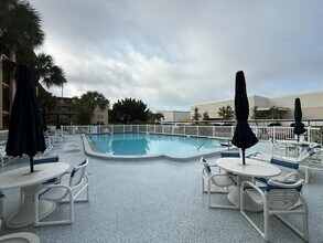 2525 W Bay Dr in Belleair Bluffs, FL - Building Photo - Building Photo