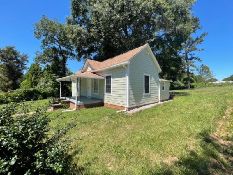 202 New Hope Rd in Rutherfordton, NC - Building Photo