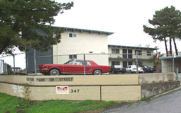 347 Vaqueros Ave in Rodeo, CA - Foto de edificio