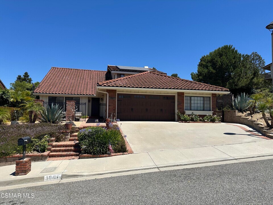 1961 McCrea Rd in Thousand Oaks, CA - Building Photo