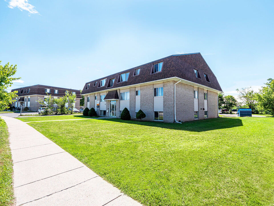 Riverstone Place & Millstone Place in Kingston, ON - Building Photo