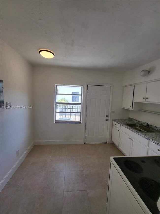 642 NW 77th St in Miami, FL - Building Photo - Building Photo