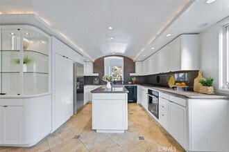 411 Goldenrod Ave in Newport Beach, CA - Building Photo - Building Photo