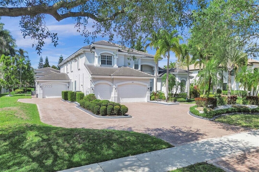 10457 Laurel Rd in Davie, FL - Building Photo