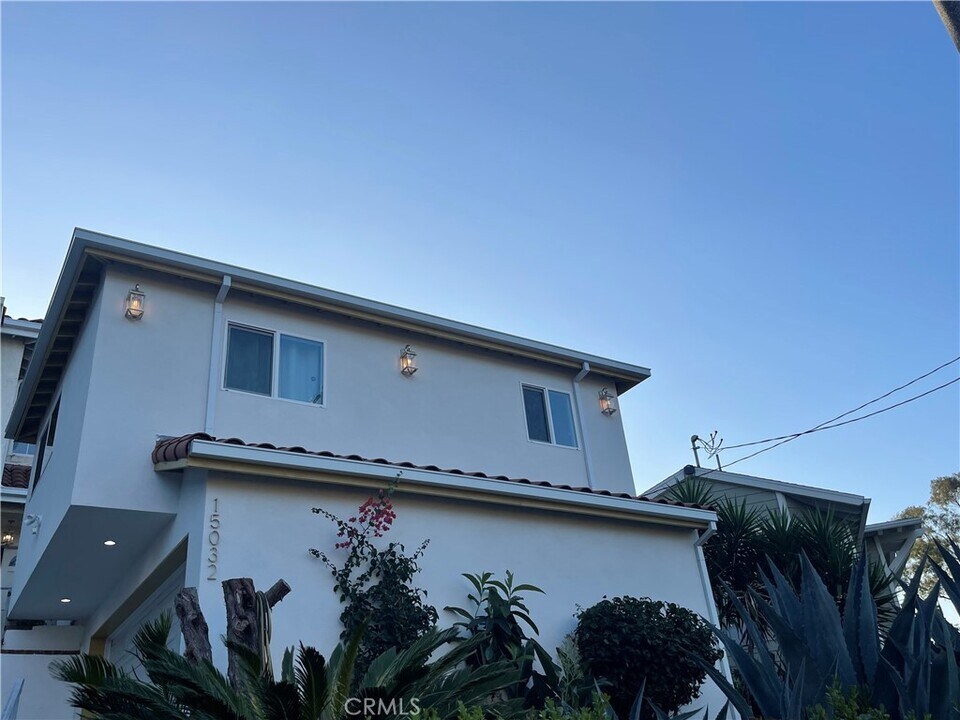 15032 Valley Vista Blvd in Los Angeles, CA - Building Photo