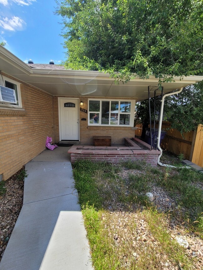 715 S Krameria St in Denver, CO - Foto de edificio - Building Photo