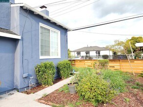 2387 Humphrey Ave in Richmond, CA - Building Photo - Building Photo