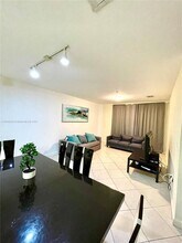 2280 SW 32nd Ave in Miami, FL - Foto de edificio - Building Photo