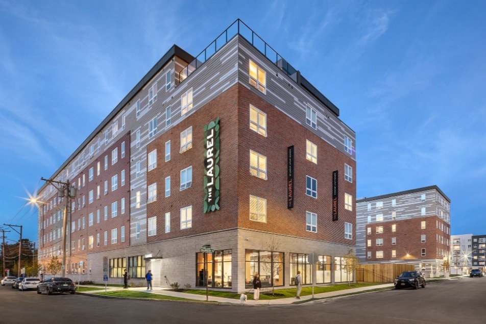 The Laurel in Syracuse, NY - Building Photo