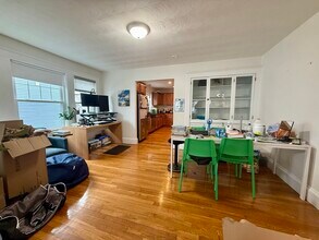 253 Brown St in Waltham, MA - Building Photo - Building Photo