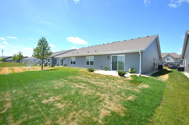 4483 Squaw Vly Dr in Loves Park, IL - Foto de edificio - Building Photo