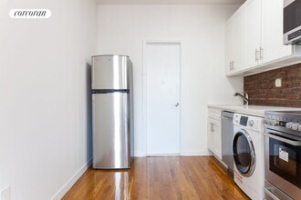 1586 1st Ave in New York, NY - Building Photo - Building Photo