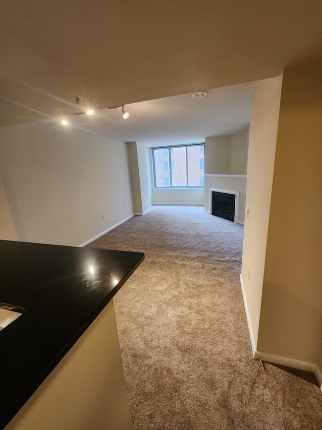 property at 851 N Glebe Rd
